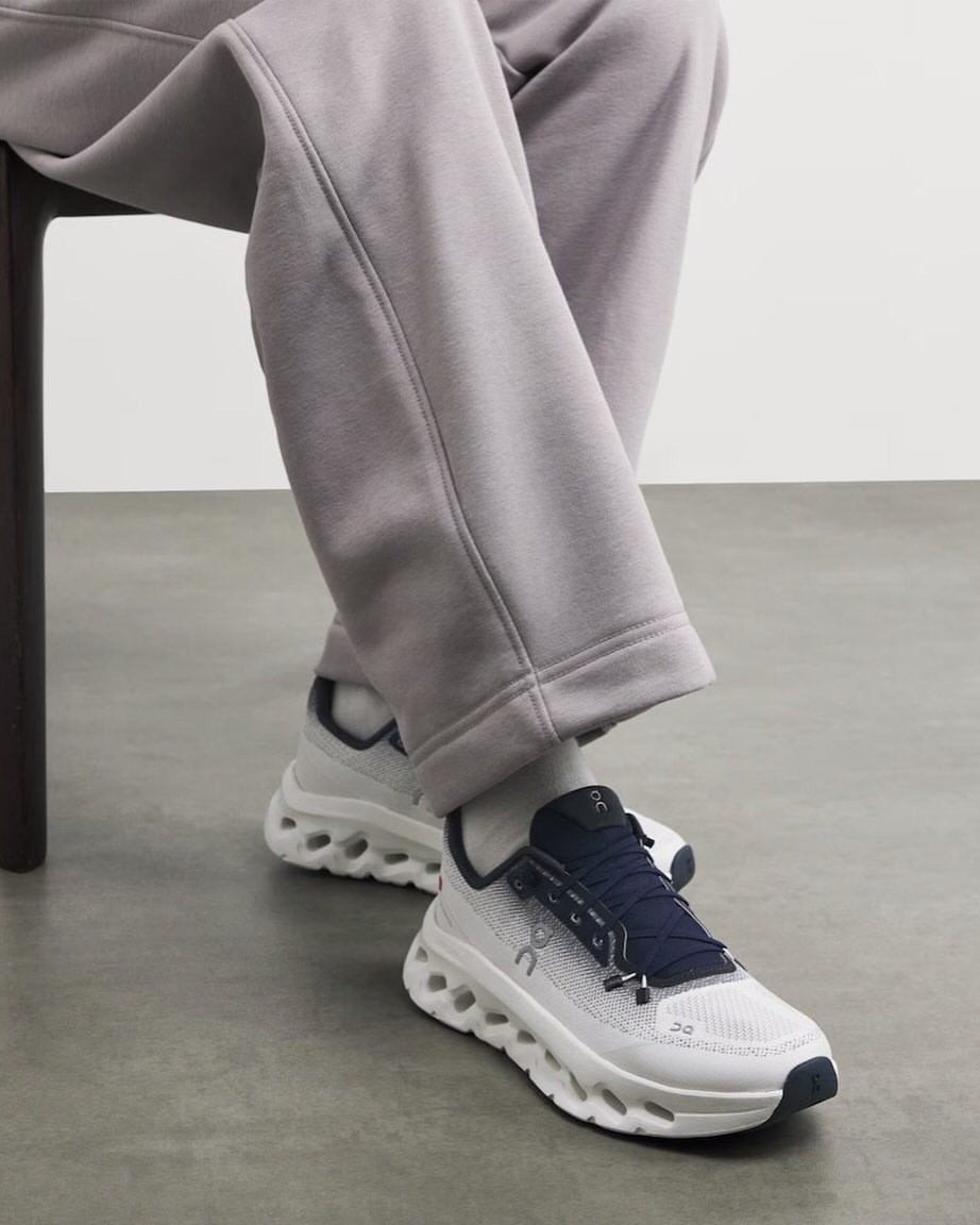 ON Running Cloudtilt Midnight Ice